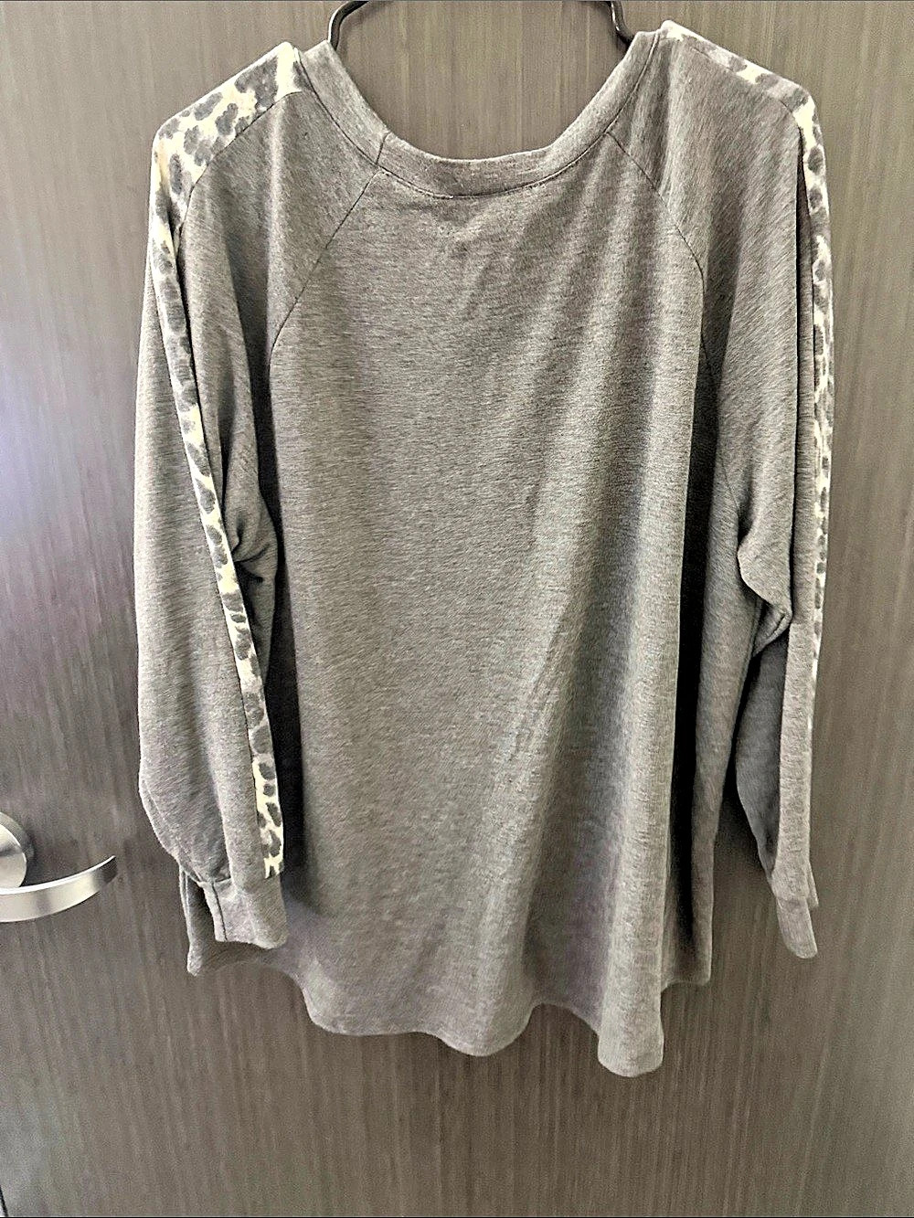 Moa Moa leopard Print Sleeve Top in Gray 1X Like New